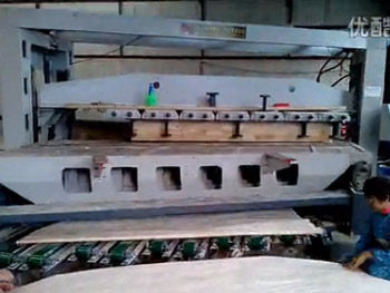 牡丹江4*8尺刨切机的工作时候视频